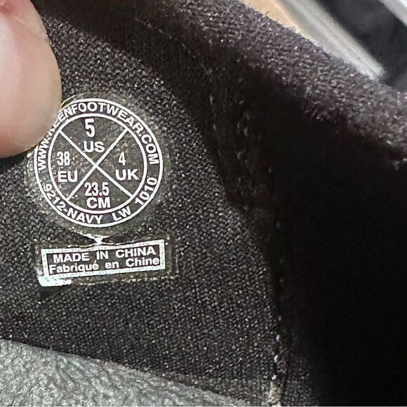 KEEN Water Shoes Hiking Adventure Sandals Big Kids Size 5 EU 38 - Picture 7 of 7